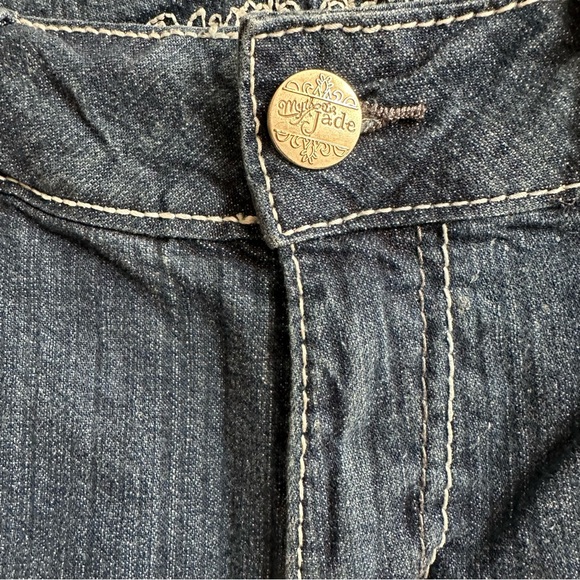 Myth of Jade Short - Picture 4 of 6